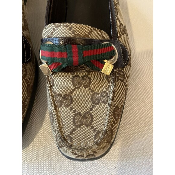 Gucci Signature GG Canvas Loafer With Bow, Rubber Driving  Sole Women Size 6 M - Picture 3 of 14